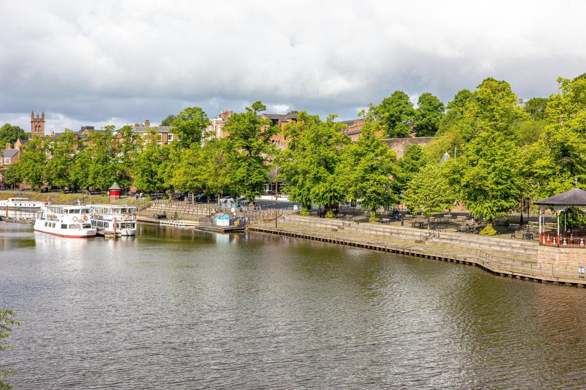 *New* Little Pyecroft House, Chester Luaran gambar